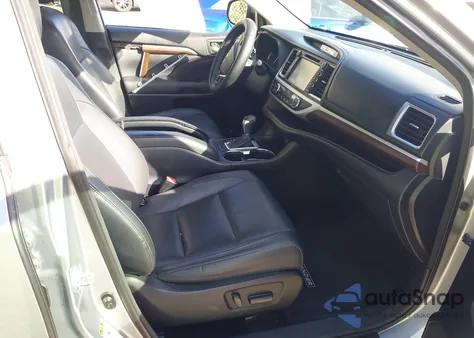 2015 Toyota Highlander Limited Platinum V6 z USA, uszkodzony, nr VIN 5TDYKRFH5FS060196